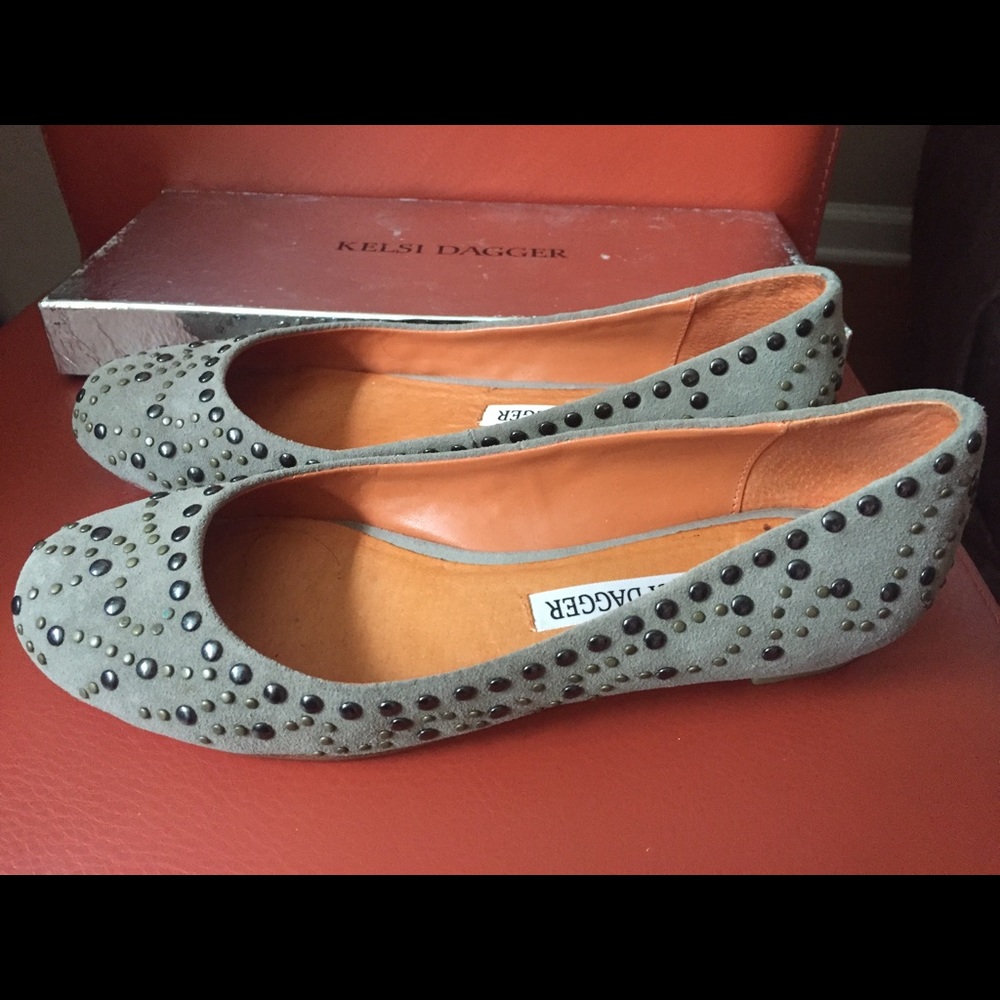 Shoes - Picture 3 of 4